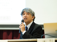 礒部氏